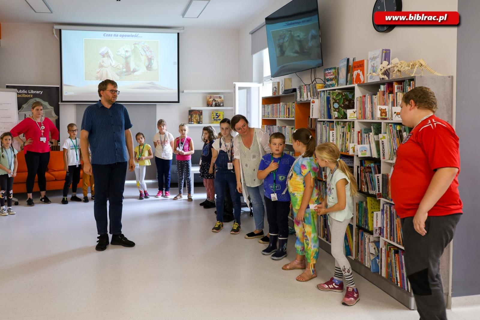 Zdjęcie w galerii na portalu naszraciborz.pl: Dwa ostatnie przystanki Baśniowego Lata z Biblioteką wiadomości z regionu