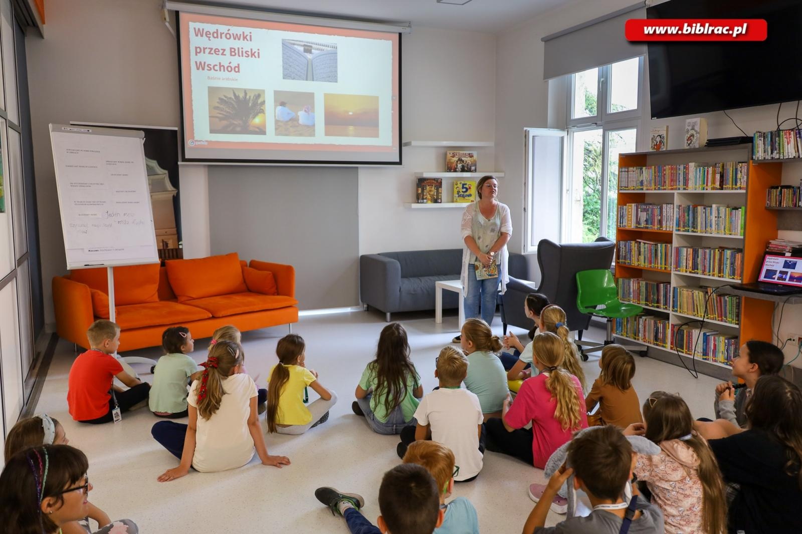 Zdjęcie w galerii na portalu naszraciborz.pl: Dwa ostatnie przystanki Baśniowego Lata z Biblioteką wiadomości z regionu