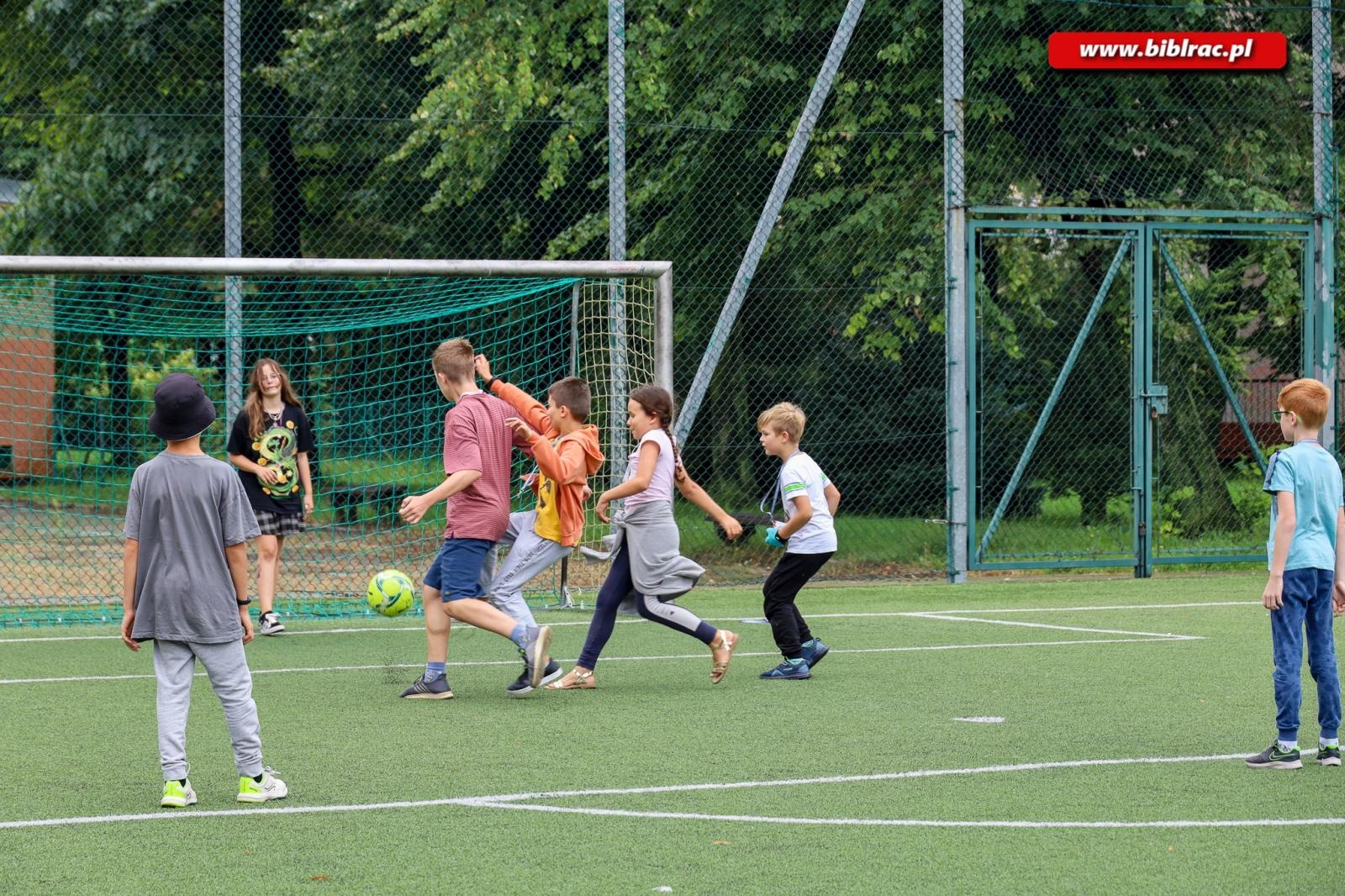 Zdjęcie w galerii na portalu naszraciborz.pl: Dwa ostatnie przystanki Baśniowego Lata z Biblioteką wiadomości z regionu