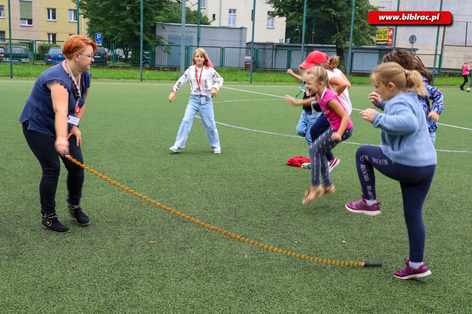 Zdjęcie w galerii na portalu naszraciborz.pl: Dwa ostatnie przystanki Baśniowego Lata z Biblioteką wiadomości z regionu