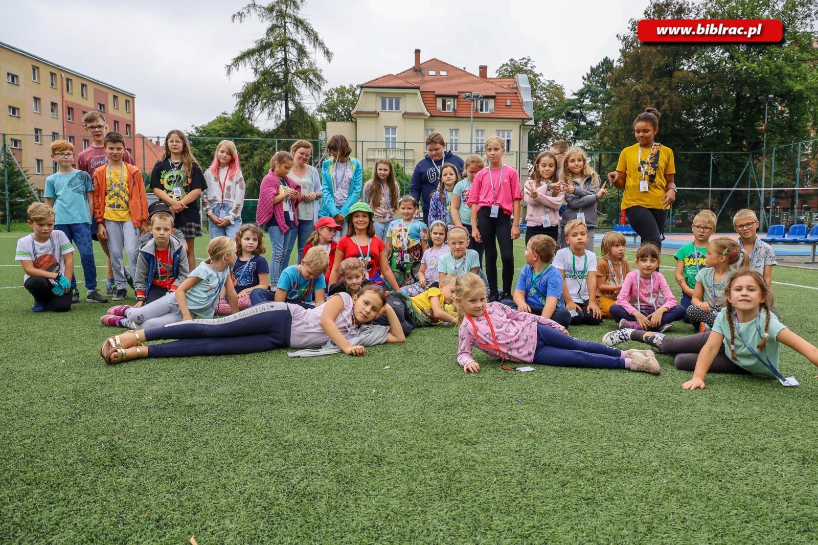 Zdjęcie w galerii na portalu naszraciborz.pl: Dwa ostatnie przystanki Baśniowego Lata z Biblioteką wiadomości z regionu