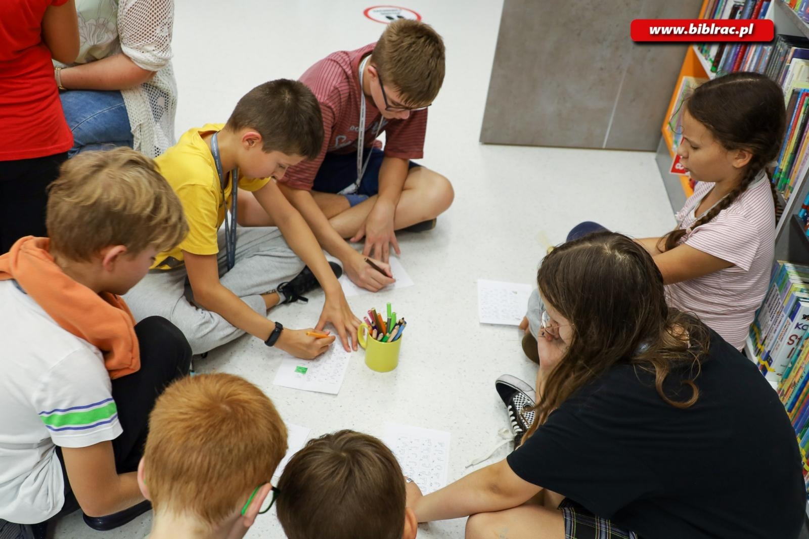 Zdjęcie w galerii na portalu naszraciborz.pl: Dwa ostatnie przystanki Baśniowego Lata z Biblioteką wiadomości z regionu