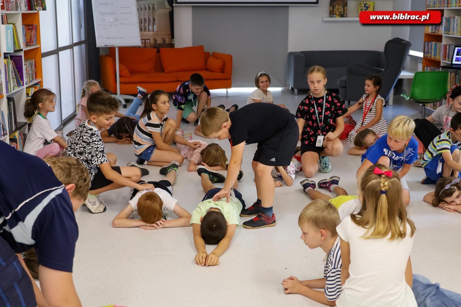 Zdjęcie w galerii na portalu naszraciborz.pl: Dwa ostatnie przystanki Baśniowego Lata z Biblioteką wiadomości z regionu