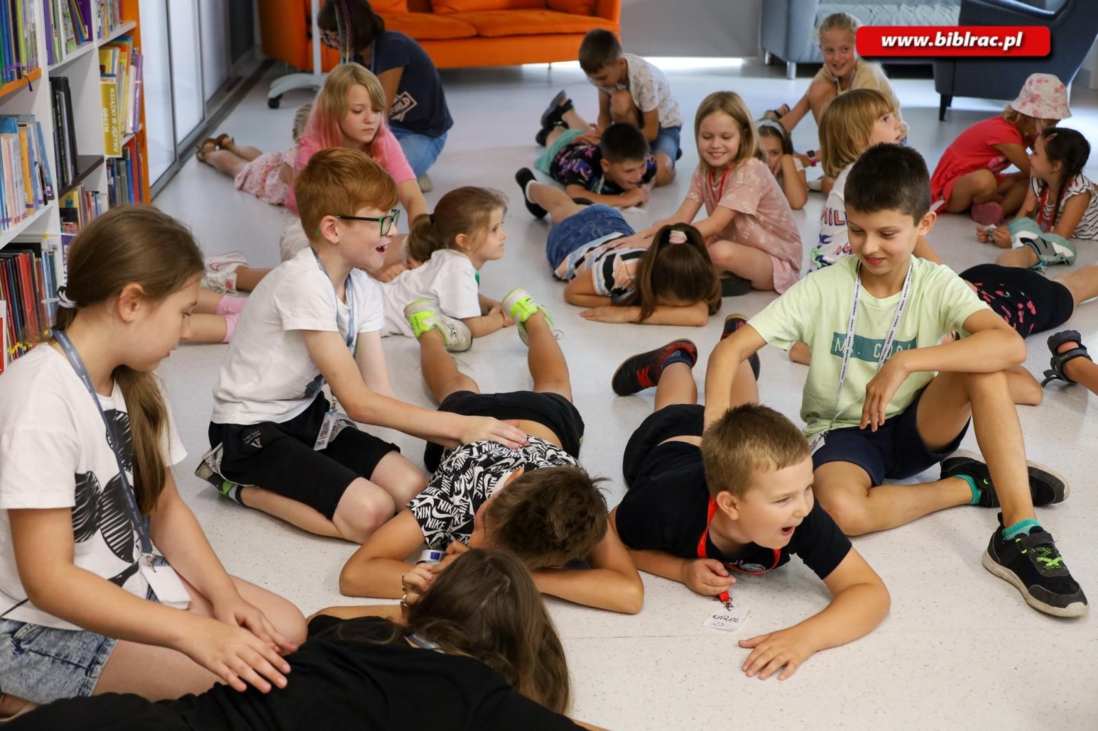 Zdjęcie w galerii na portalu naszraciborz.pl: Dwa ostatnie przystanki Baśniowego Lata z Biblioteką wiadomości z regionu