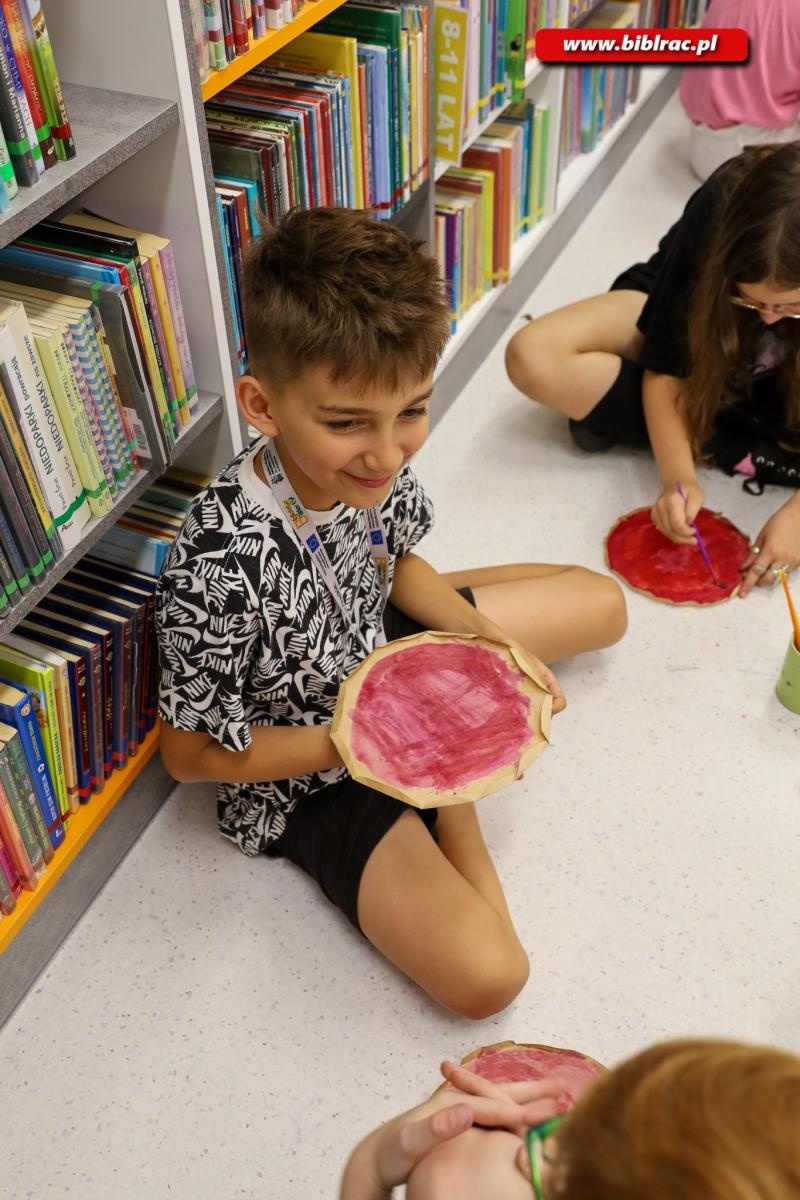 Zdjęcie w galerii na portalu naszraciborz.pl: Dwa ostatnie przystanki Baśniowego Lata z Biblioteką wiadomości z regionu