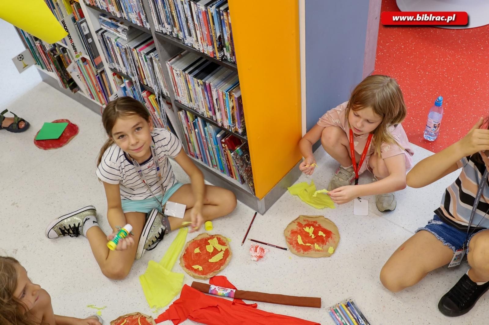 Zdjęcie w galerii na portalu naszraciborz.pl: Dwa ostatnie przystanki Baśniowego Lata z Biblioteką wiadomości z regionu