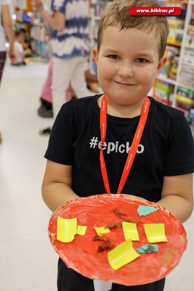 Zdjęcie w galerii na portalu naszraciborz.pl: Dwa ostatnie przystanki Baśniowego Lata z Biblioteką wiadomości z regionu
