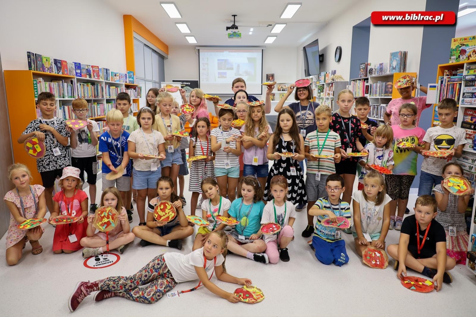 Zdjęcie w galerii na portalu naszraciborz.pl: Dwa ostatnie przystanki Baśniowego Lata z Biblioteką wiadomości z regionu