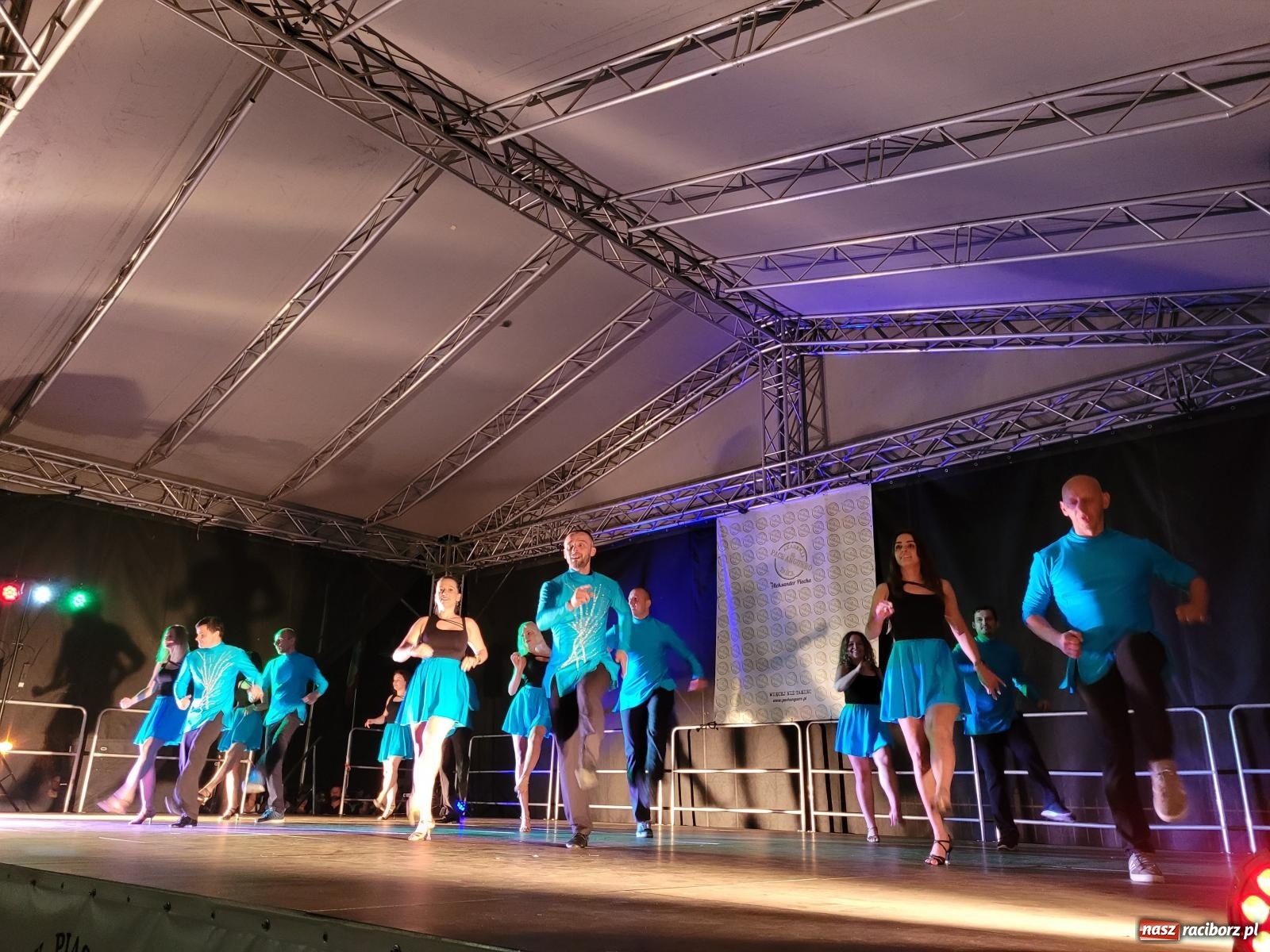 Zdjęcie w galerii na portalu naszraciborz.pl: Latino Party ON AIR na zamku [FOTO i WIDEO] wiadomości z regionu