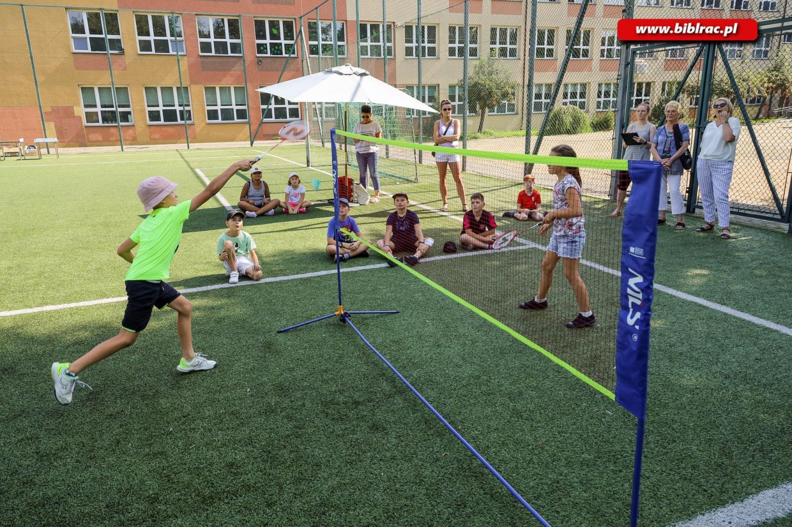 Zdjęcie w galerii na portalu naszraciborz.pl: Jak za dawnych lat - podwórkowe zabawy z raciborską biblioteką wiadomości z regionu