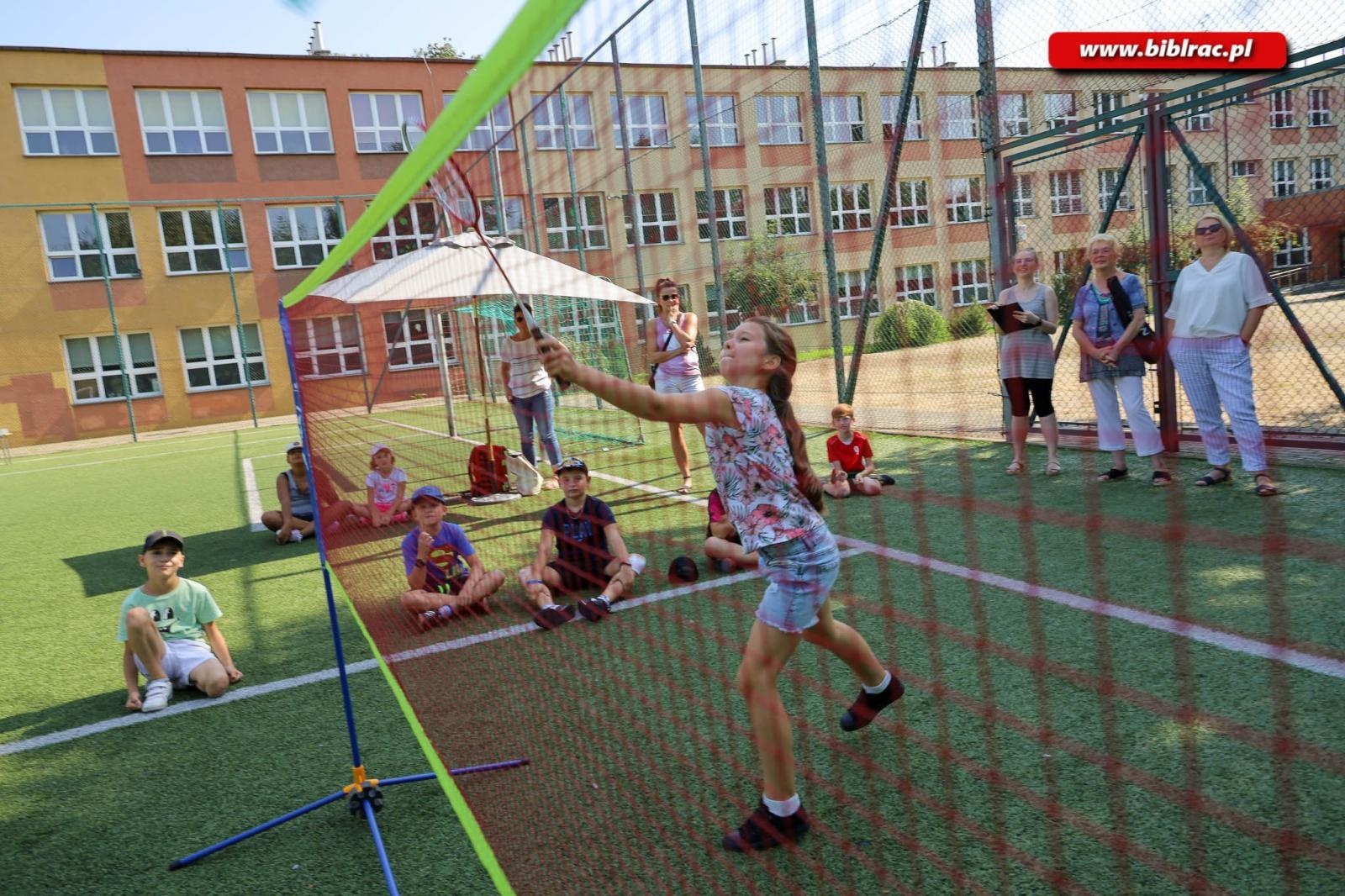 Zdjęcie w galerii na portalu naszraciborz.pl: Jak za dawnych lat - podwórkowe zabawy z raciborską biblioteką wiadomości z regionu