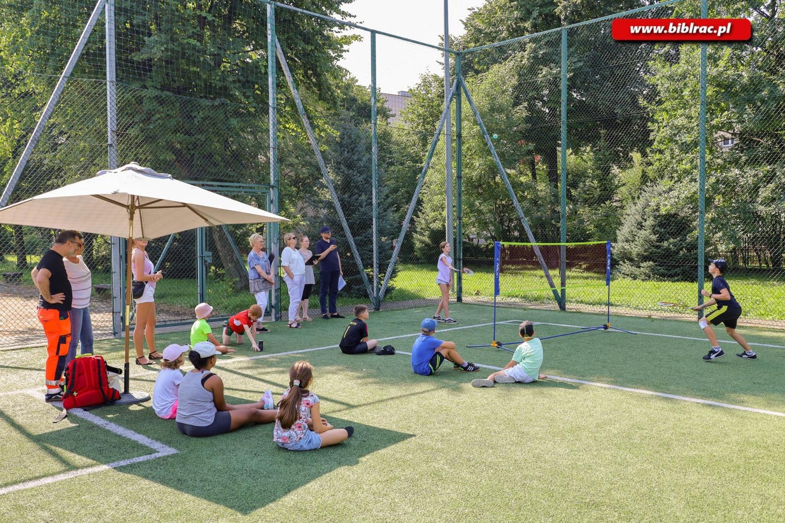 Zdjęcie w galerii na portalu naszraciborz.pl: Jak za dawnych lat - podwórkowe zabawy z raciborską biblioteką wiadomości z regionu