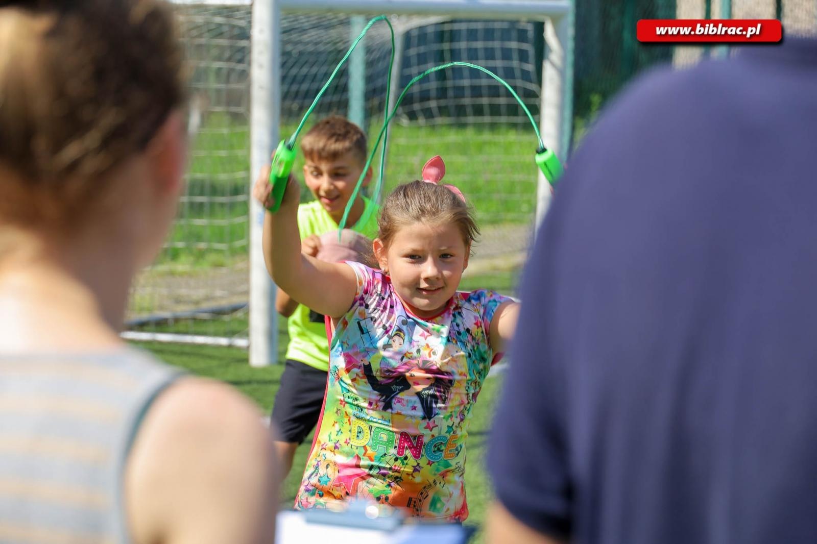Zdjęcie w galerii na portalu naszraciborz.pl: Jak za dawnych lat - podwórkowe zabawy z raciborską biblioteką wiadomości z regionu