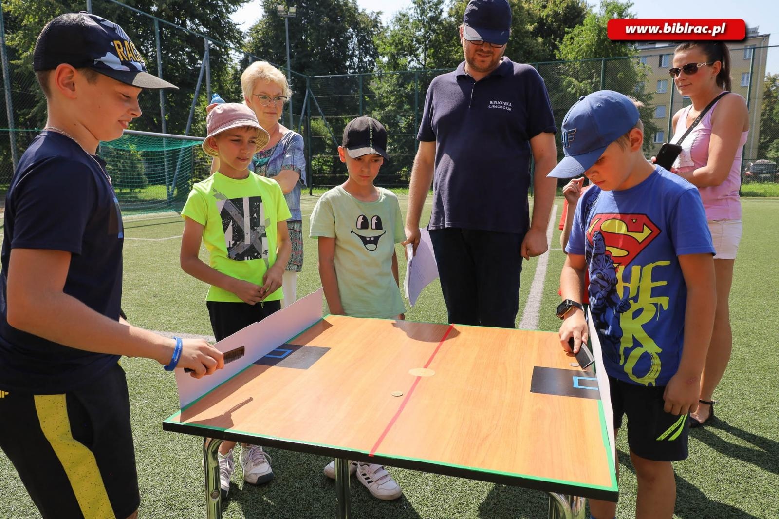 Zdjęcie w galerii na portalu naszraciborz.pl: Jak za dawnych lat - podwórkowe zabawy z raciborską biblioteką wiadomości z regionu