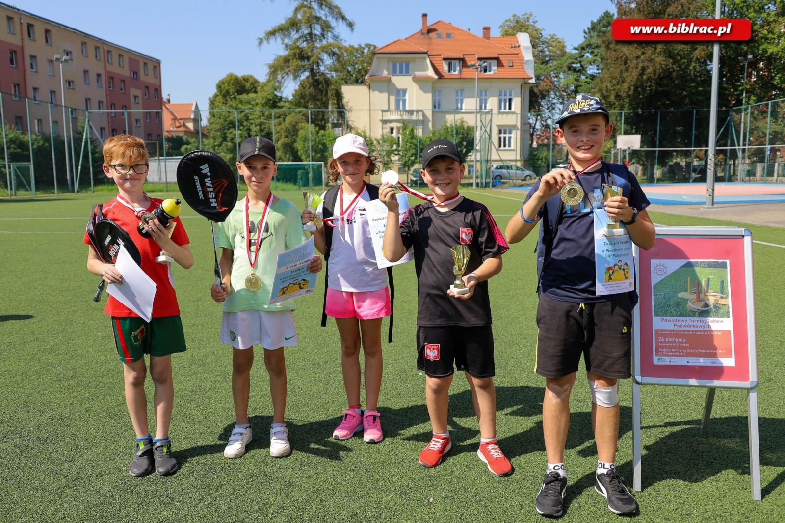 Zdjęcie w galerii na portalu naszraciborz.pl: Jak za dawnych lat - podwórkowe zabawy z raciborską biblioteką wiadomości z regionu