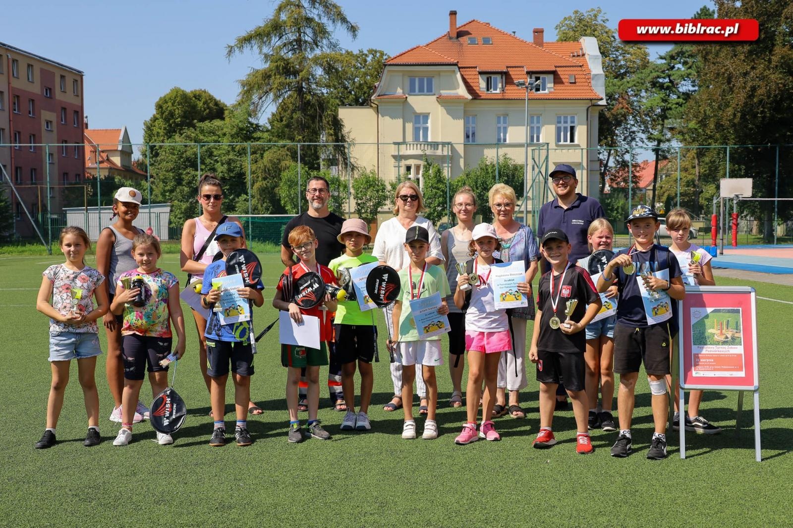 Zdjęcie w galerii na portalu naszraciborz.pl: Jak za dawnych lat - podwórkowe zabawy z raciborską biblioteką wiadomości z regionu