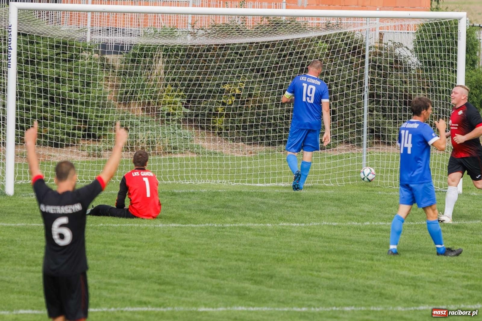 Zdjęcie w galerii na portalu naszraciborz.pl: Hakuna matata i do przodu. Gamów bez punktów w Pietraszynie [FOTO] wiadomości z regionu