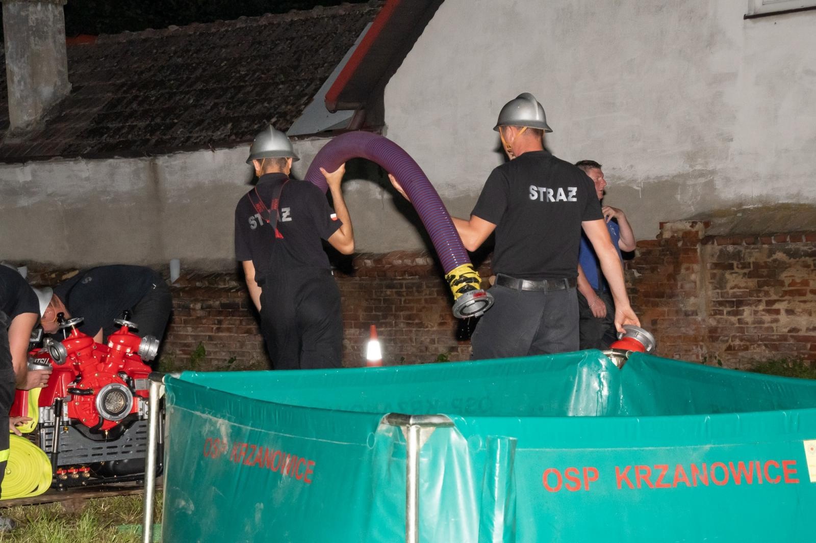 Zdjęcie w galerii na portalu naszraciborz.pl: Nocne zawody sportowo-pożarnicze na dożynkach w Krzanowicach [FOTO i WIDEO] wiadomości z regionu