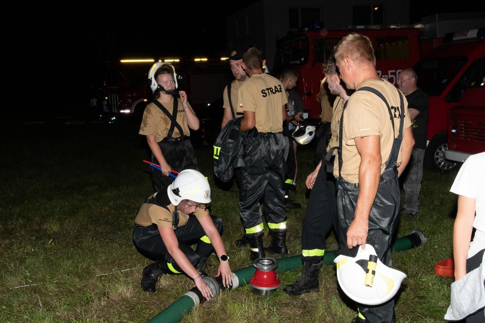 Zdjęcie w galerii na portalu naszraciborz.pl: Nocne zawody sportowo-pożarnicze na dożynkach w Krzanowicach [FOTO i WIDEO] wiadomości z regionu
