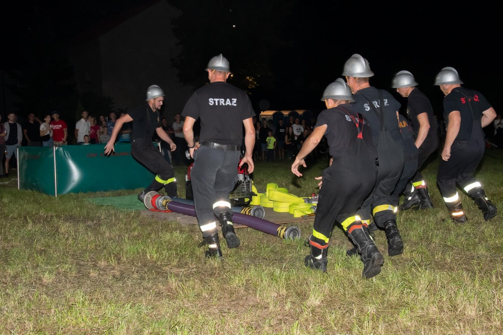 Zdjęcie w galerii na portalu naszraciborz.pl: Nocne zawody sportowo-pożarnicze na dożynkach w Krzanowicach [FOTO i WIDEO] wiadomości z regionu