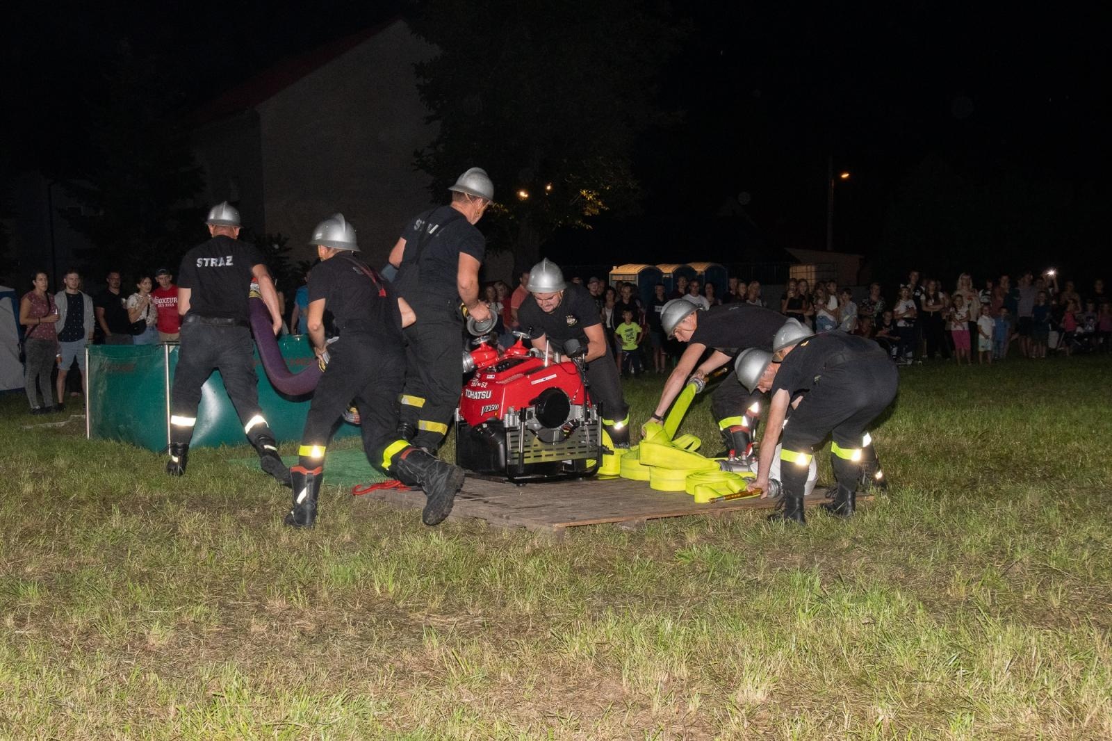 Zdjęcie w galerii na portalu naszraciborz.pl: Nocne zawody sportowo-pożarnicze na dożynkach w Krzanowicach [FOTO i WIDEO] wiadomości z regionu
