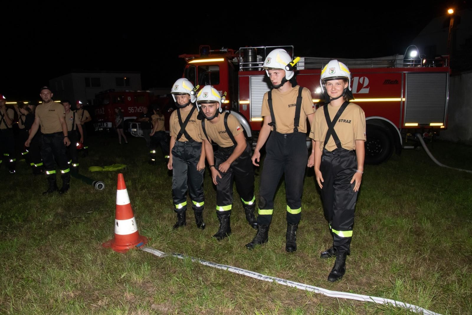 Zdjęcie w galerii na portalu naszraciborz.pl: Nocne zawody sportowo-pożarnicze na dożynkach w Krzanowicach [FOTO i WIDEO] wiadomości z regionu