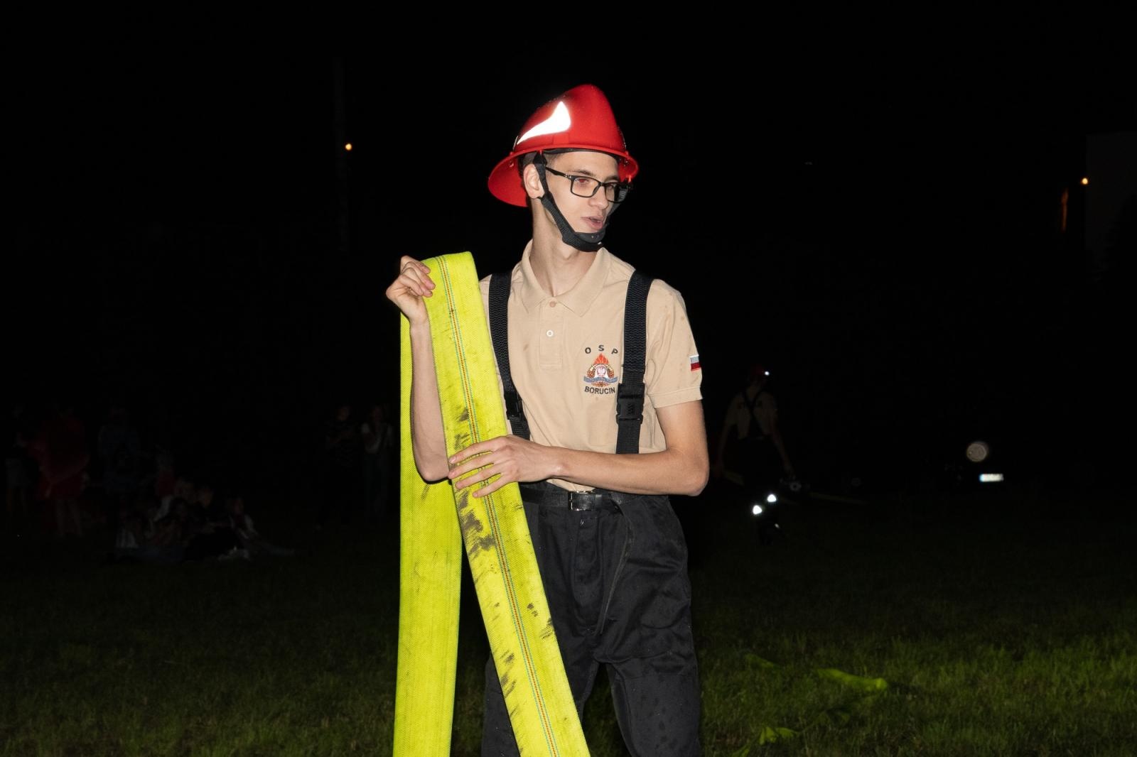 Zdjęcie w galerii na portalu naszraciborz.pl: Nocne zawody sportowo-pożarnicze na dożynkach w Krzanowicach [FOTO i WIDEO] wiadomości z regionu