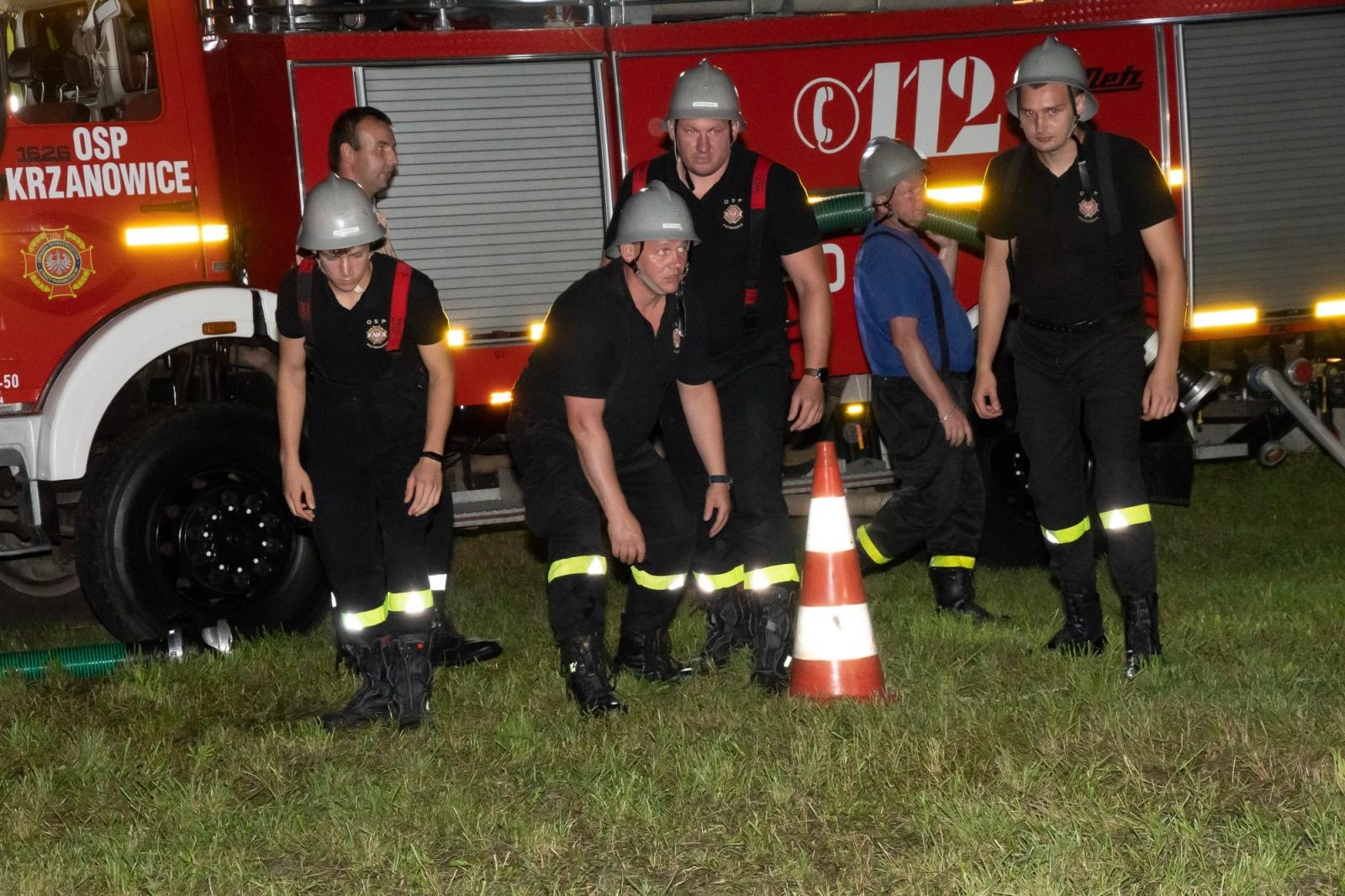 Zdjęcie w galerii na portalu naszraciborz.pl: Nocne zawody sportowo-pożarnicze na dożynkach w Krzanowicach [FOTO i WIDEO] wiadomości z regionu