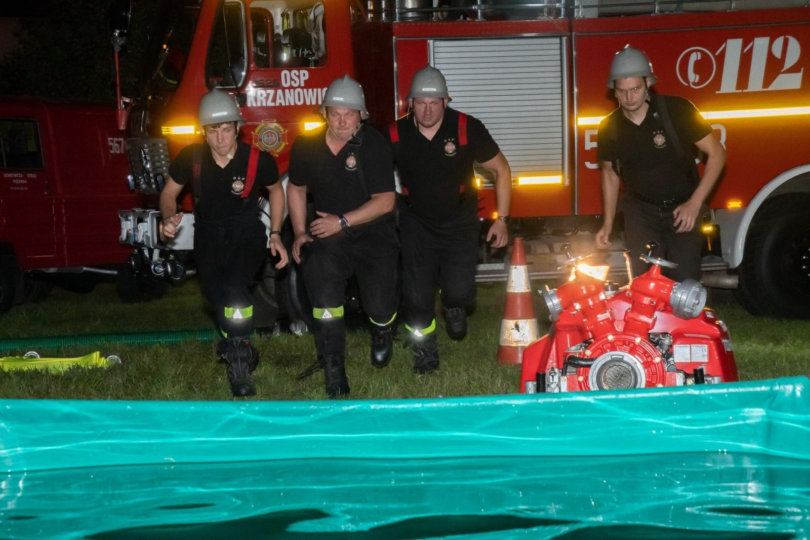 Zdjęcie w galerii na portalu naszraciborz.pl: Nocne zawody sportowo-pożarnicze na dożynkach w Krzanowicach [FOTO i WIDEO] wiadomości z regionu
