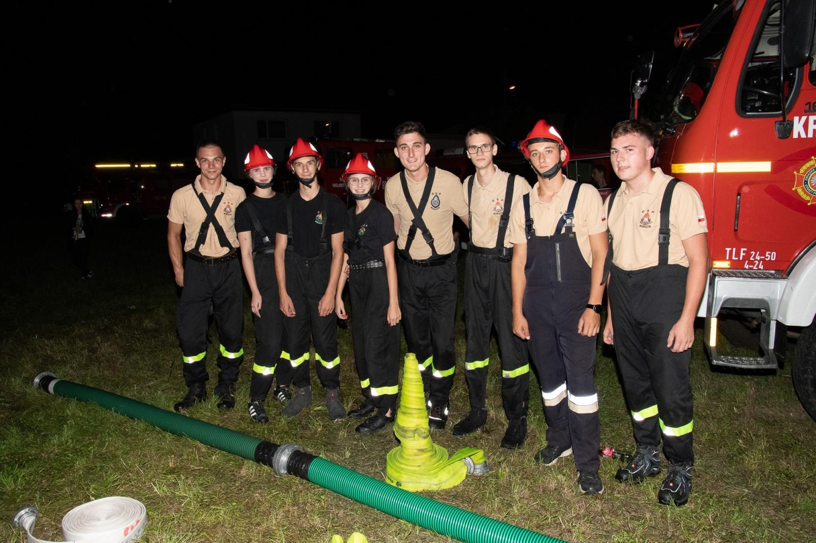 Zdjęcie w galerii na portalu naszraciborz.pl: Nocne zawody sportowo-pożarnicze na dożynkach w Krzanowicach [FOTO i WIDEO] wiadomości z regionu