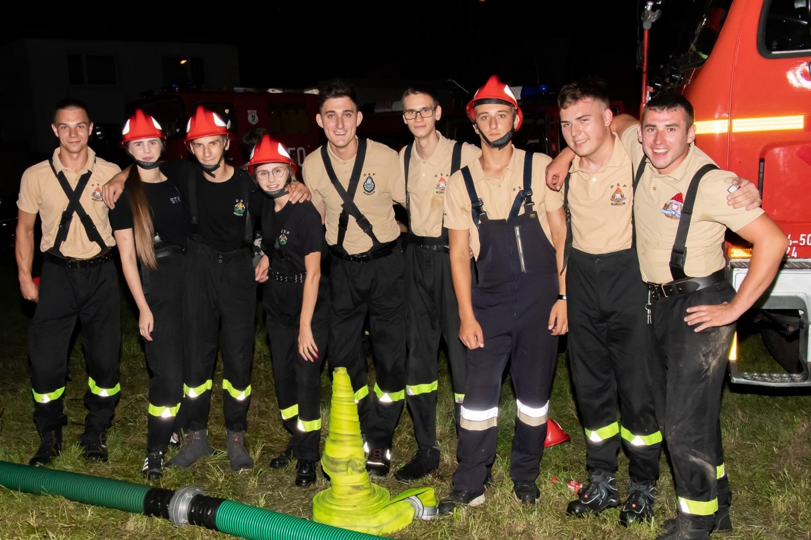 Zdjęcie w galerii na portalu naszraciborz.pl: Nocne zawody sportowo-pożarnicze na dożynkach w Krzanowicach [FOTO i WIDEO] wiadomości z regionu