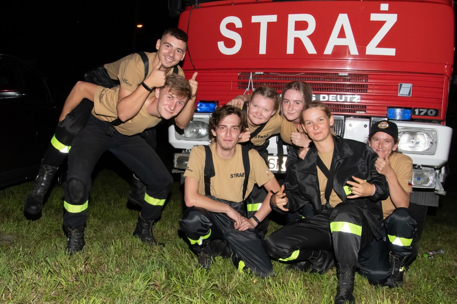 Zdjęcie w galerii na portalu naszraciborz.pl: Nocne zawody sportowo-pożarnicze na dożynkach w Krzanowicach [FOTO i WIDEO] wiadomości z regionu