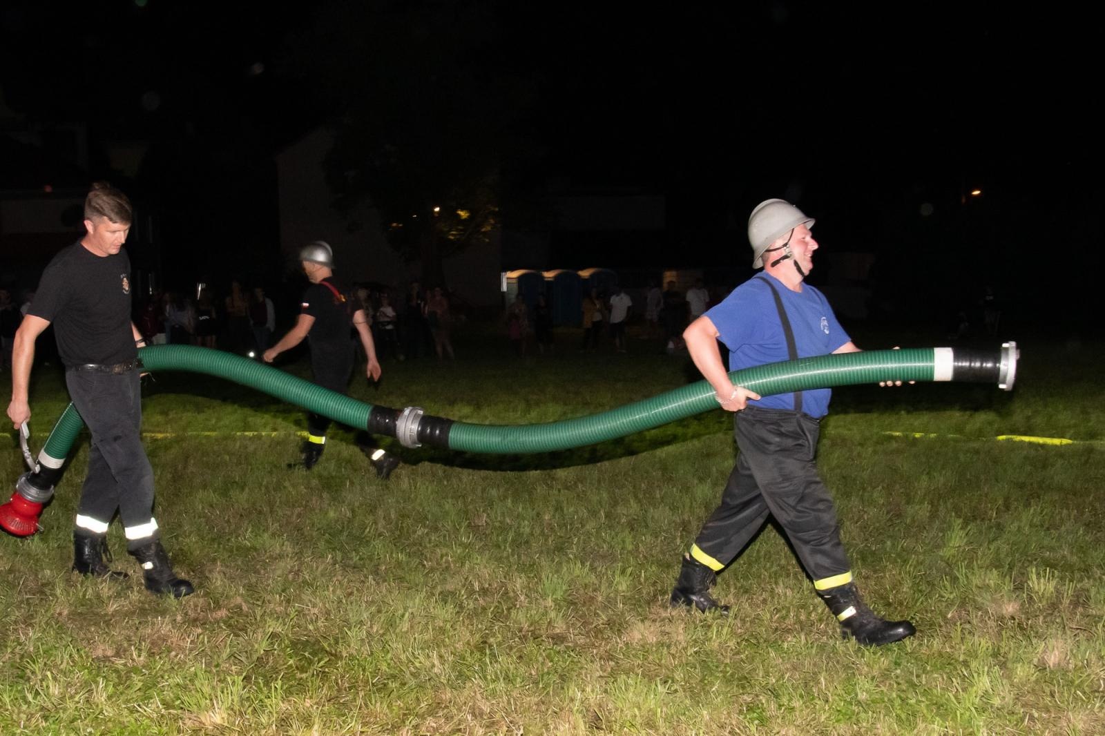 Zdjęcie w galerii na portalu naszraciborz.pl: Nocne zawody sportowo-pożarnicze na dożynkach w Krzanowicach [FOTO i WIDEO] wiadomości z regionu