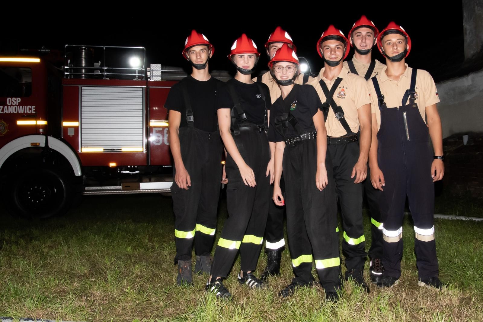 Zdjęcie w galerii na portalu naszraciborz.pl: Nocne zawody sportowo-pożarnicze na dożynkach w Krzanowicach [FOTO i WIDEO] wiadomości z regionu