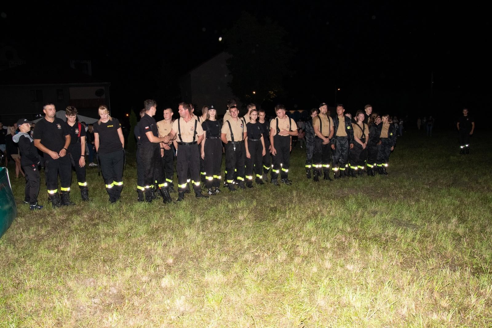 Zdjęcie w galerii na portalu naszraciborz.pl: Nocne zawody sportowo-pożarnicze na dożynkach w Krzanowicach [FOTO i WIDEO] wiadomości z regionu