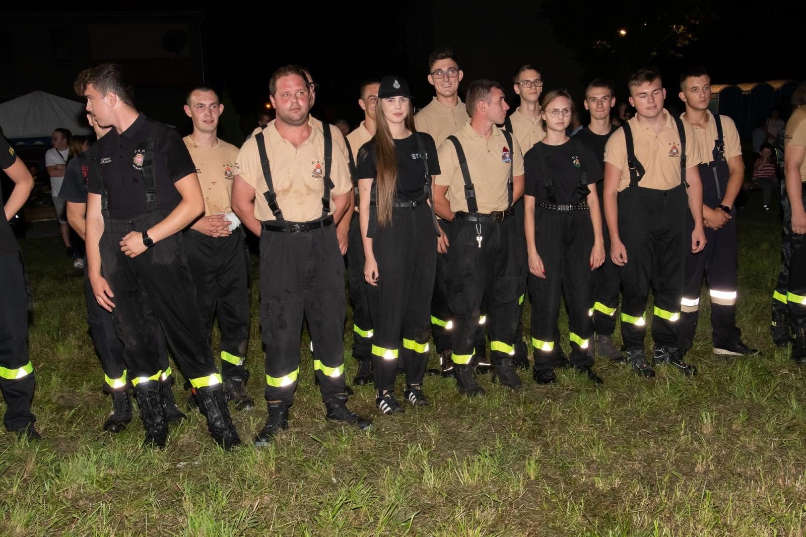 Zdjęcie w galerii na portalu naszraciborz.pl: Nocne zawody sportowo-pożarnicze na dożynkach w Krzanowicach [FOTO i WIDEO] wiadomości z regionu