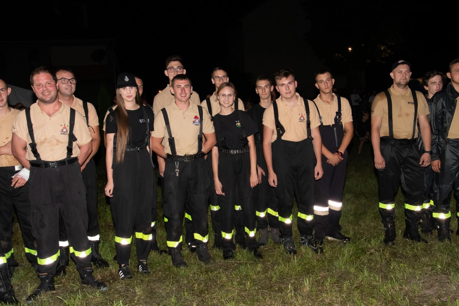 Zdjęcie w galerii na portalu naszraciborz.pl: Nocne zawody sportowo-pożarnicze na dożynkach w Krzanowicach [FOTO i WIDEO] wiadomości z regionu