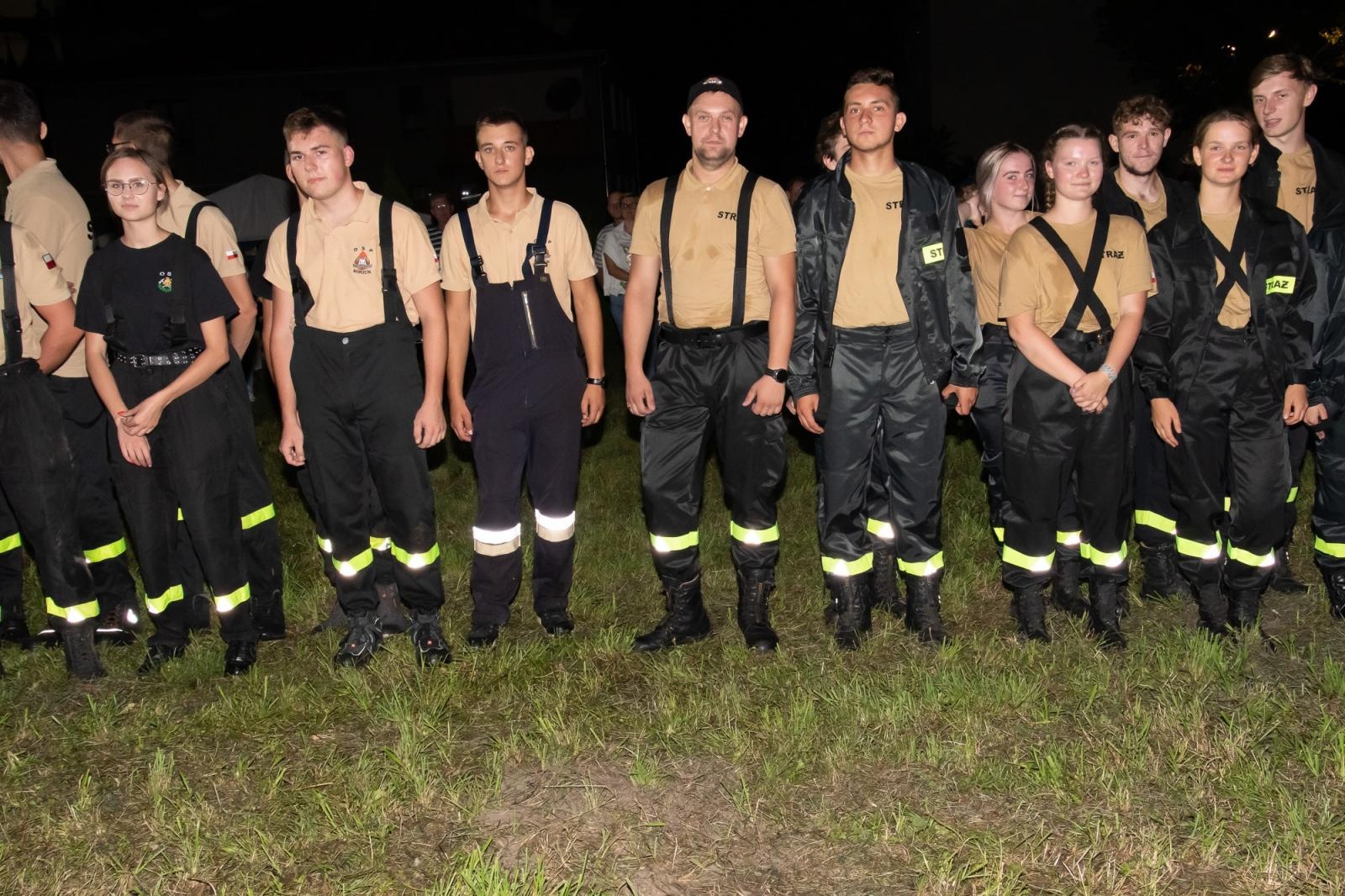 Zdjęcie w galerii na portalu naszraciborz.pl: Nocne zawody sportowo-pożarnicze na dożynkach w Krzanowicach [FOTO i WIDEO] wiadomości z regionu