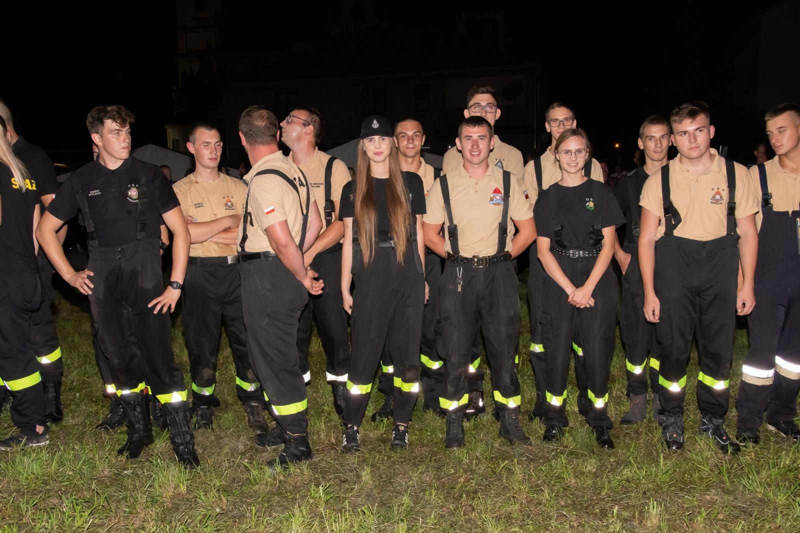 Zdjęcie w galerii na portalu naszraciborz.pl: Nocne zawody sportowo-pożarnicze na dożynkach w Krzanowicach [FOTO i WIDEO] wiadomości z regionu