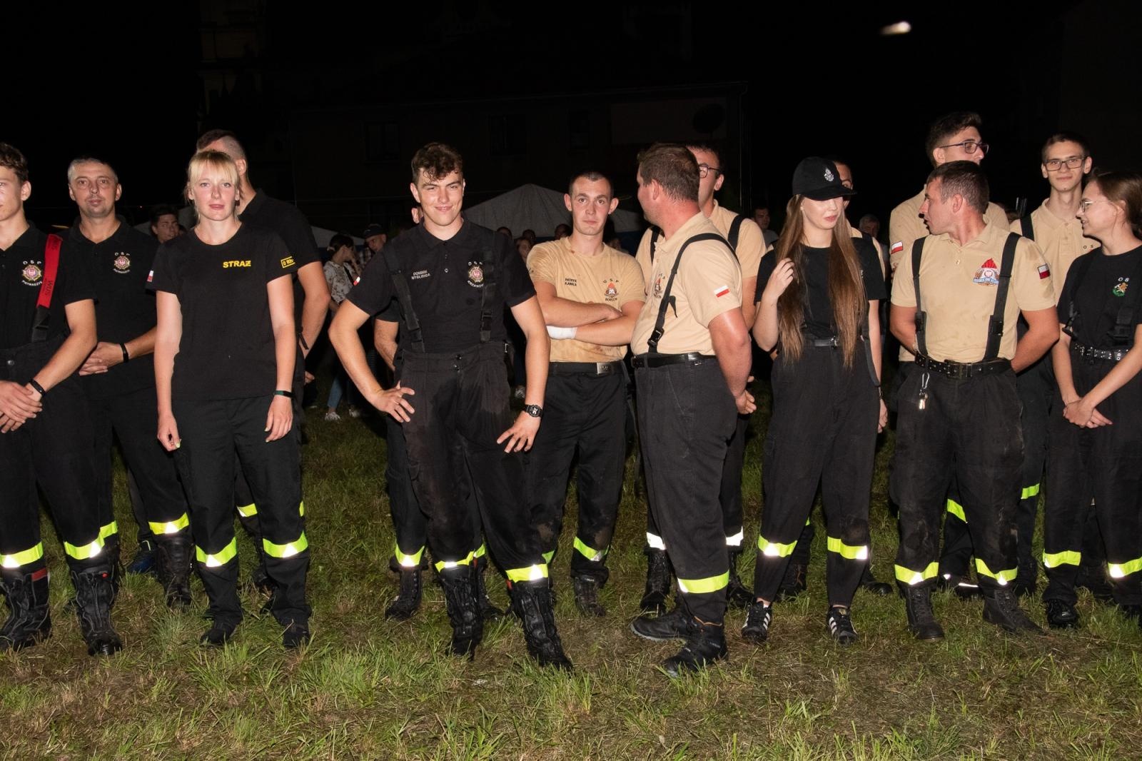 Zdjęcie w galerii na portalu naszraciborz.pl: Nocne zawody sportowo-pożarnicze na dożynkach w Krzanowicach [FOTO i WIDEO] wiadomości z regionu