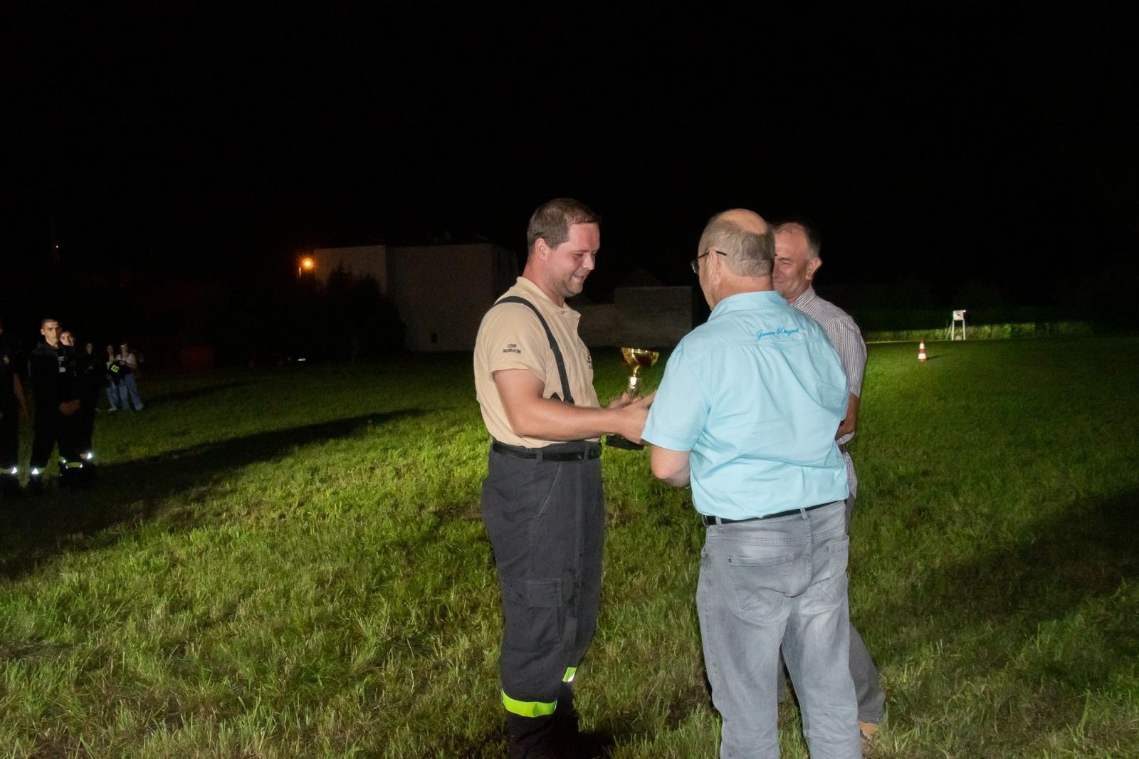 Zdjęcie w galerii na portalu naszraciborz.pl: Nocne zawody sportowo-pożarnicze na dożynkach w Krzanowicach [FOTO i WIDEO] wiadomości z regionu