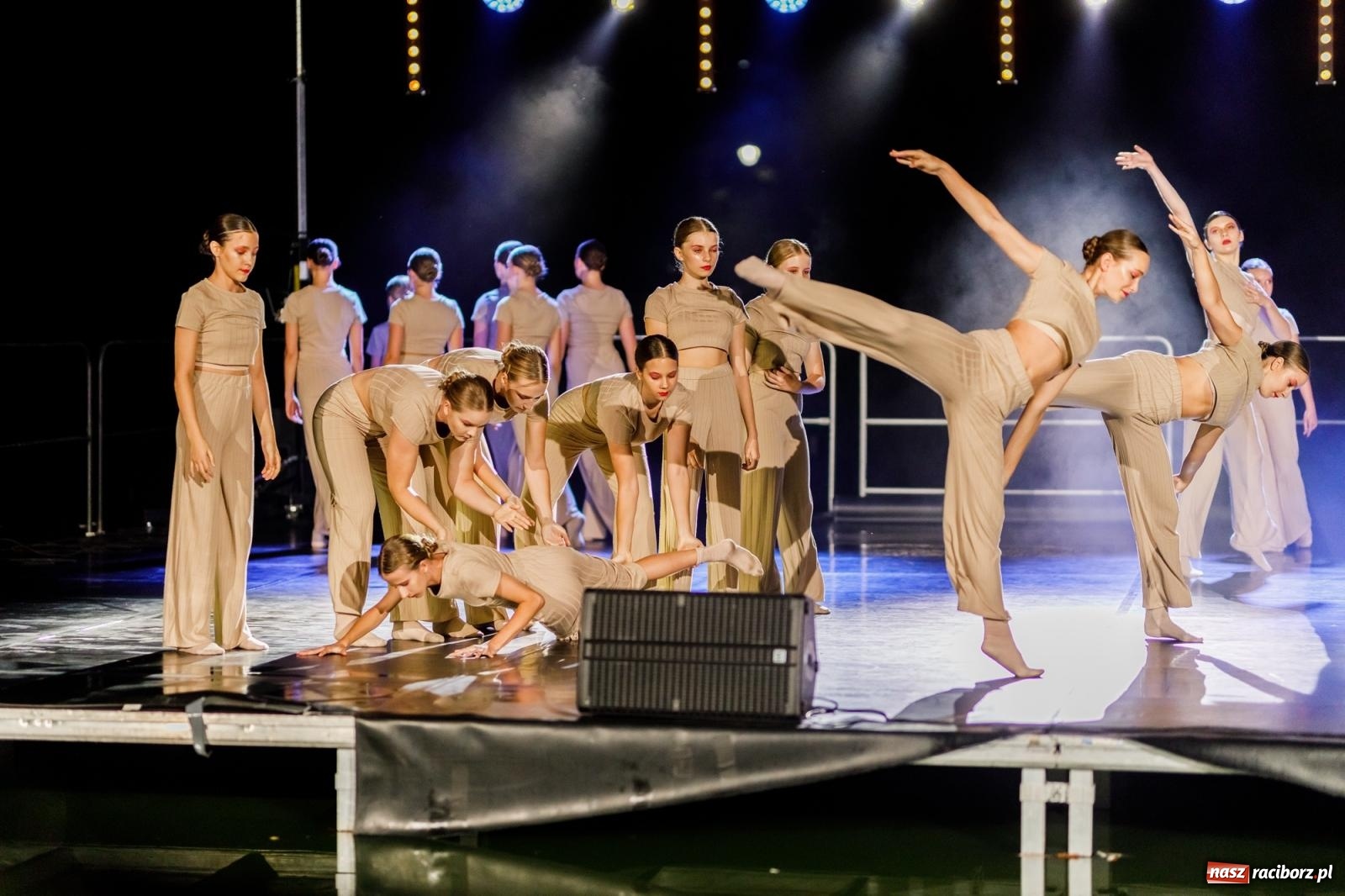 Zdjęcie w galerii na portalu naszraciborz.pl: KOLORY ŻYCIA - widowisko na wodzie w parku m. Roth [FOTO i WIDEO] wiadomości z regionu