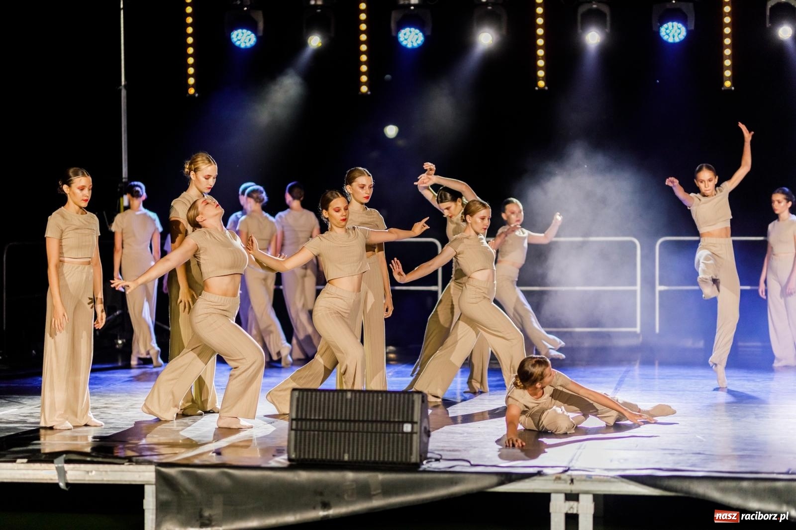 Zdjęcie w galerii na portalu naszraciborz.pl: KOLORY ŻYCIA - widowisko na wodzie w parku m. Roth [FOTO i WIDEO] wiadomości z regionu