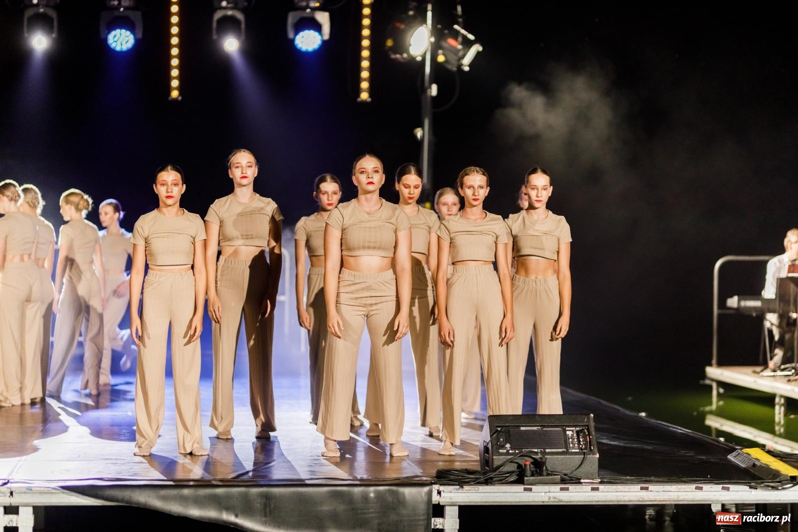Zdjęcie w galerii na portalu naszraciborz.pl: KOLORY ŻYCIA - widowisko na wodzie w parku m. Roth [FOTO i WIDEO] wiadomości z regionu
