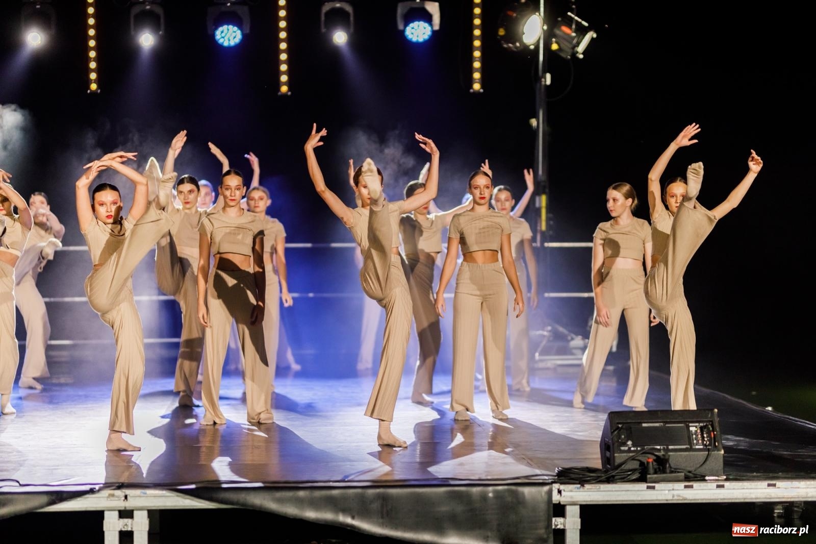 Zdjęcie w galerii na portalu naszraciborz.pl: KOLORY ŻYCIA - widowisko na wodzie w parku m. Roth [FOTO i WIDEO] wiadomości z regionu