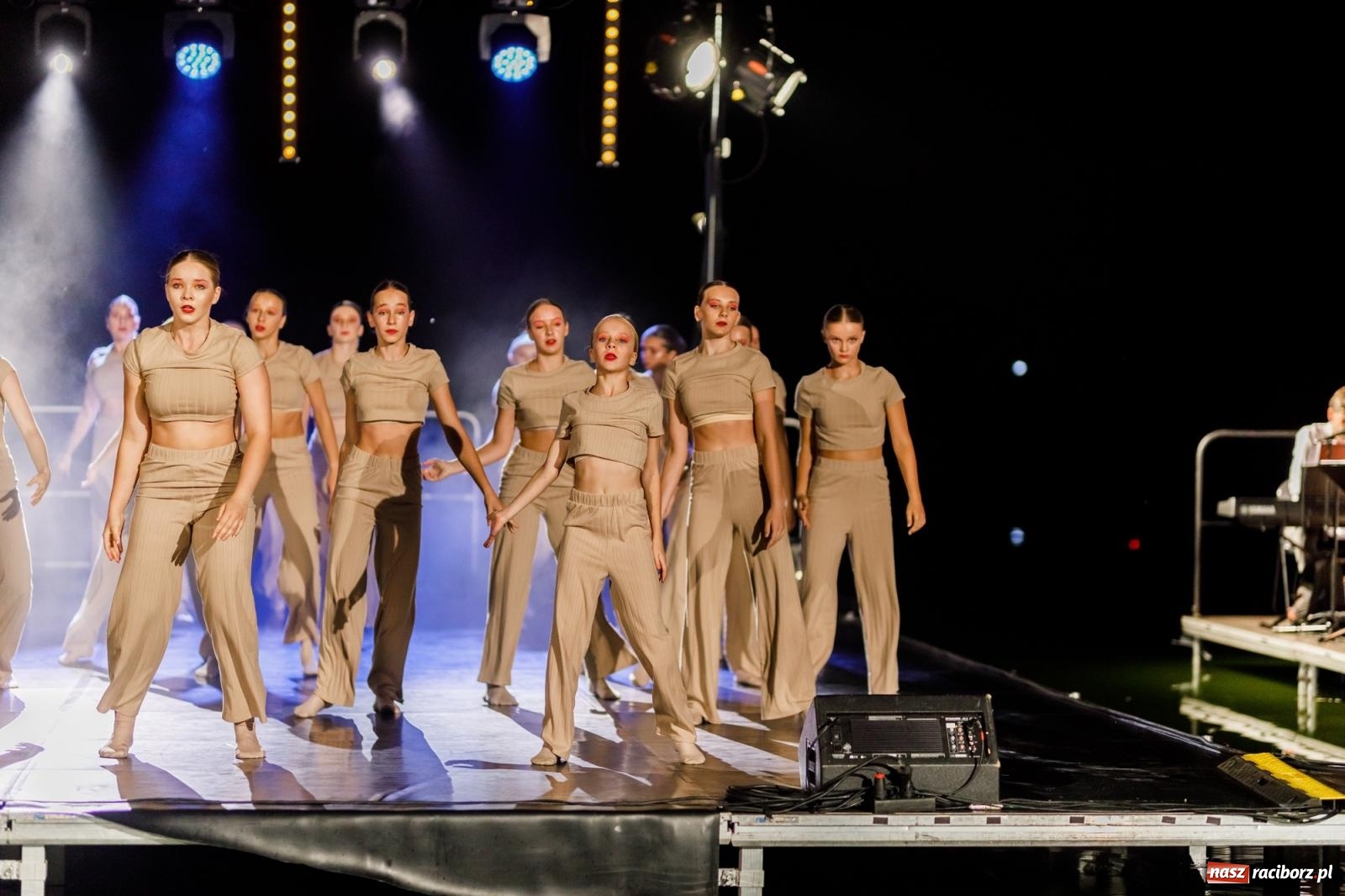 Zdjęcie w galerii na portalu naszraciborz.pl: KOLORY ŻYCIA - widowisko na wodzie w parku m. Roth [FOTO i WIDEO] wiadomości z regionu