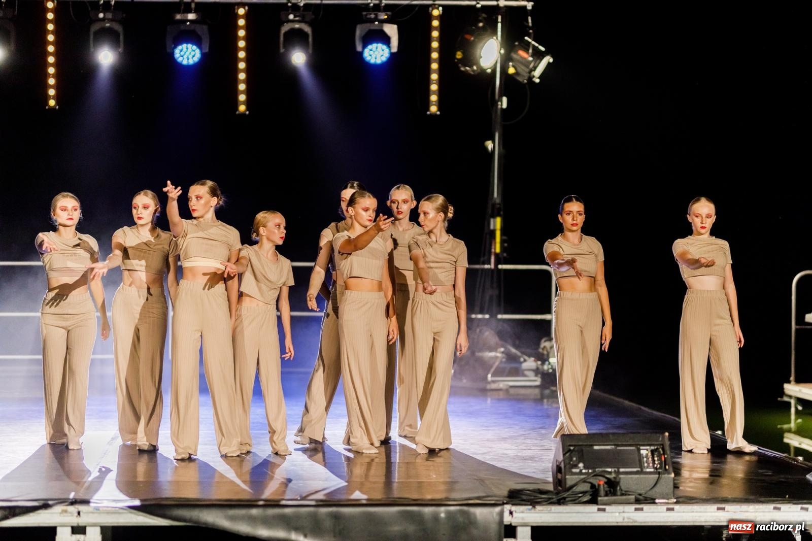 Zdjęcie w galerii na portalu naszraciborz.pl: KOLORY ŻYCIA - widowisko na wodzie w parku m. Roth [FOTO i WIDEO] wiadomości z regionu