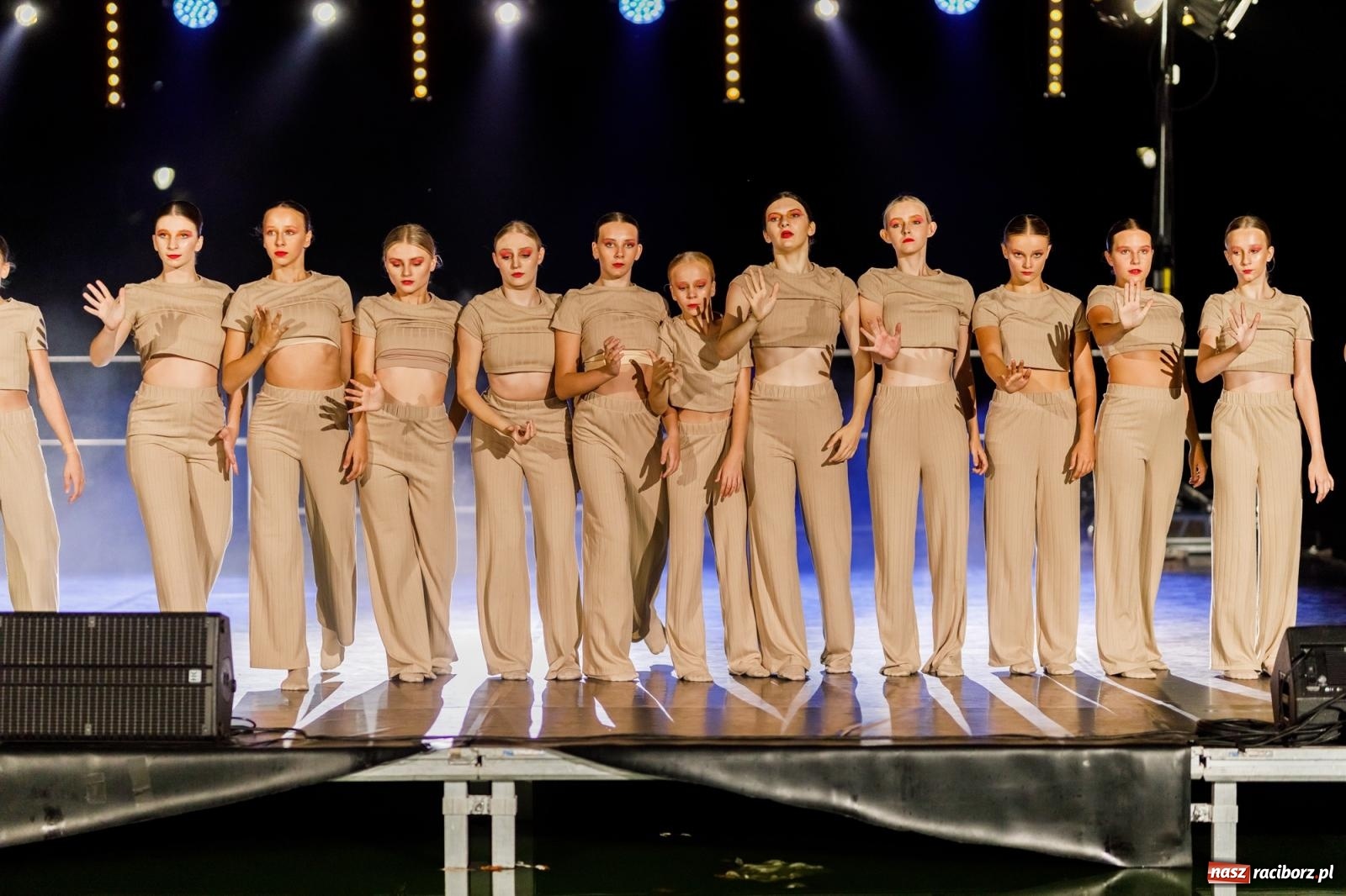 Zdjęcie w galerii na portalu naszraciborz.pl: KOLORY ŻYCIA - widowisko na wodzie w parku m. Roth [FOTO i WIDEO] wiadomości z regionu