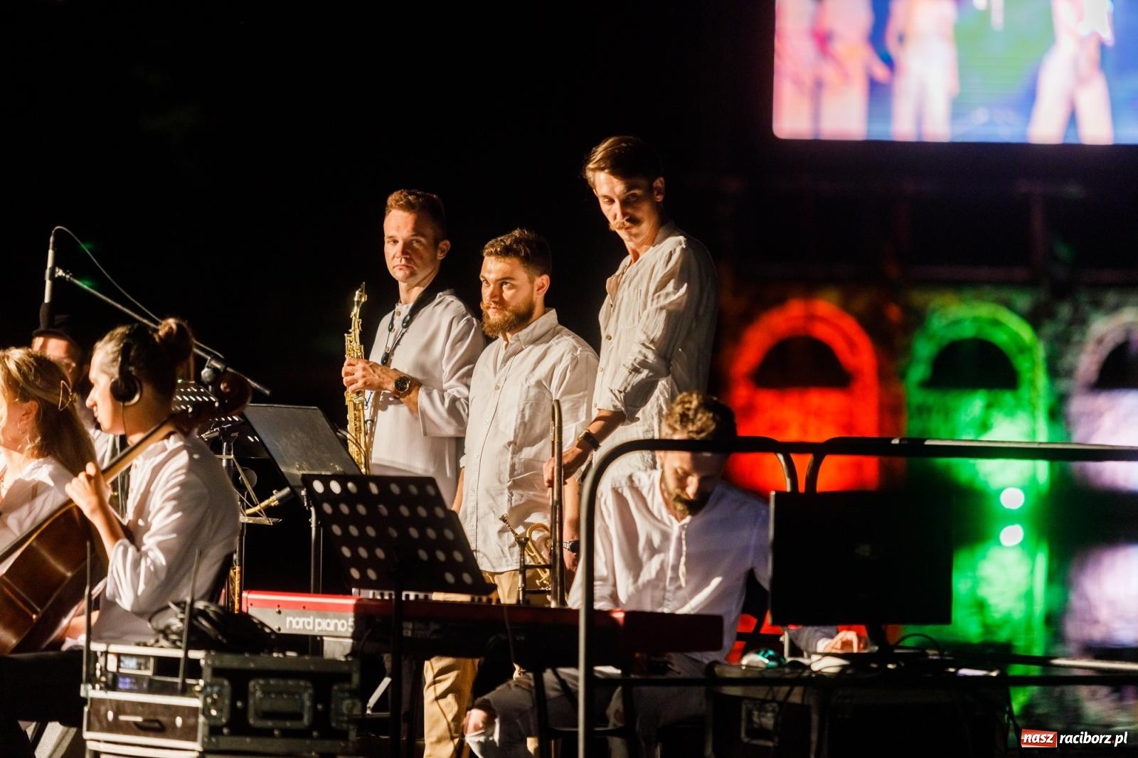 Zdjęcie w galerii na portalu naszraciborz.pl: KOLORY ŻYCIA - widowisko na wodzie w parku m. Roth [FOTO i WIDEO] wiadomości z regionu