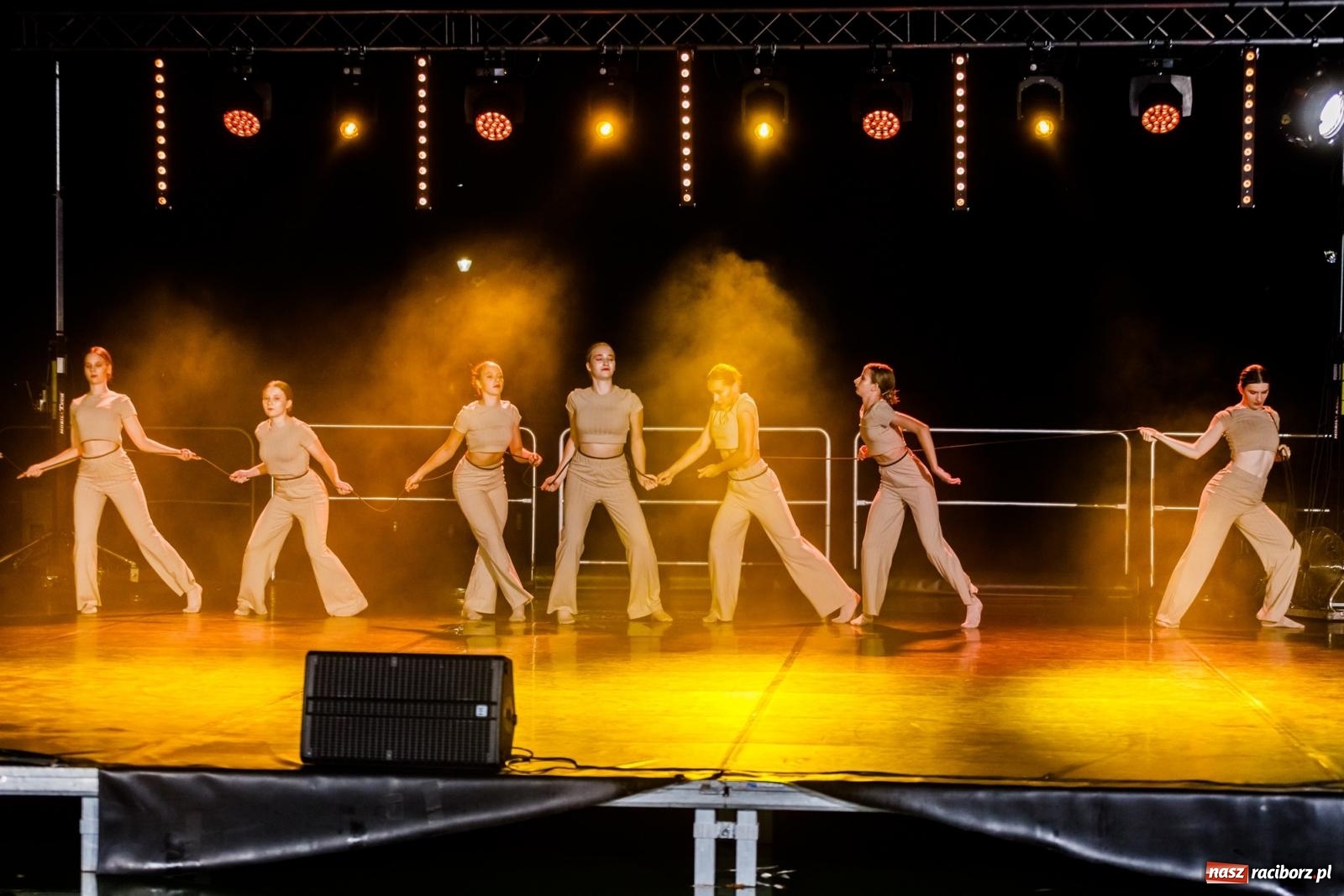 Zdjęcie w galerii na portalu naszraciborz.pl: KOLORY ŻYCIA - widowisko na wodzie w parku m. Roth [FOTO i WIDEO] wiadomości z regionu